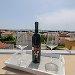 شقة Amico