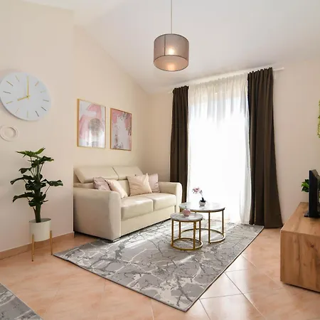 Amico Apartman *